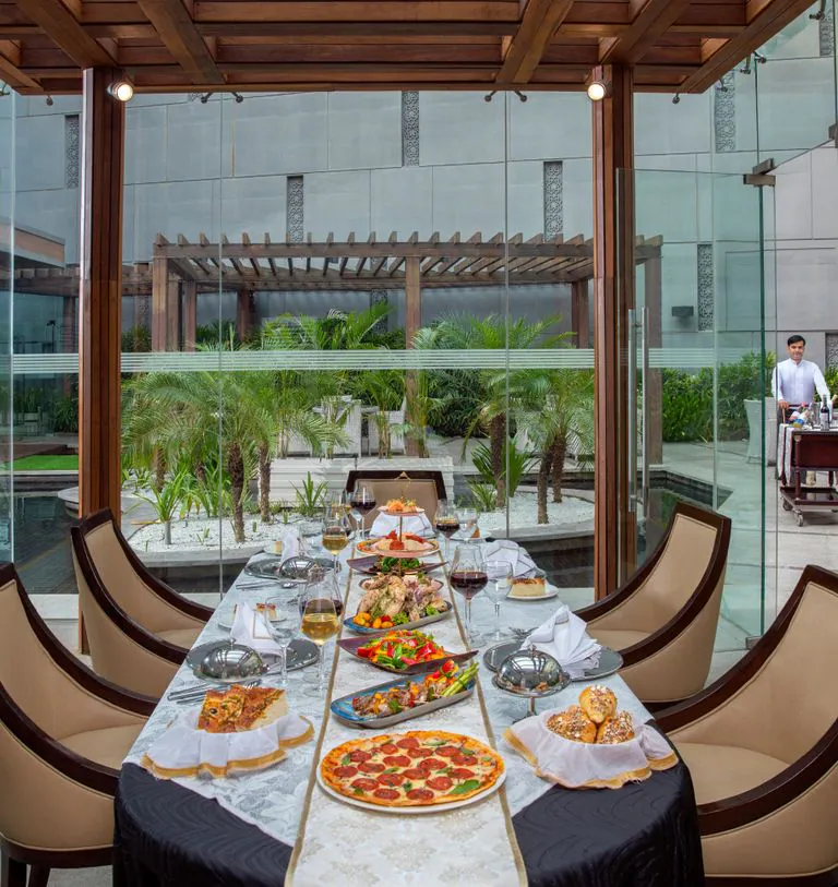 Smoking & non-smoking rooms available